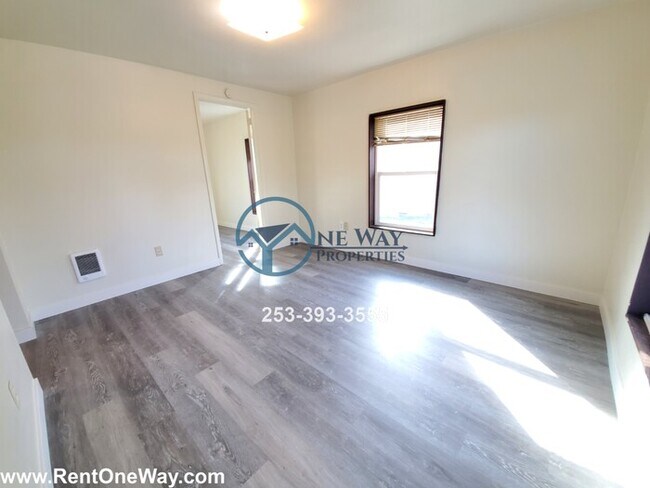 Building Photo - Downtown Puyallup 1 Bd
