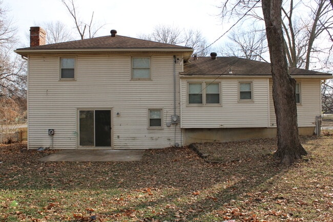 Building Photo - Spacious 5-bedroom, 2.5 full-bath home located in Shawnee, KS