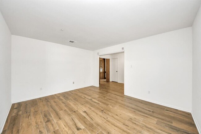 Building Photo - 8006 Oakington Dr