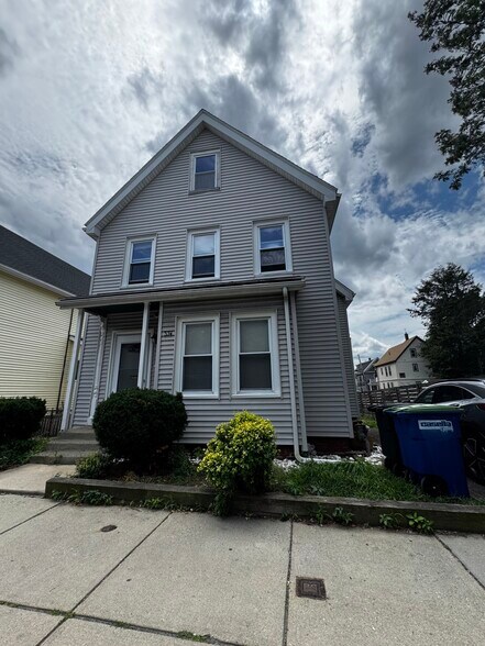 Primary Photo - 374 Highland Ave
