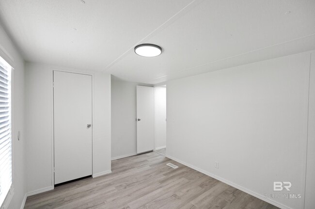 Building Photo - 16869 Lea Cir