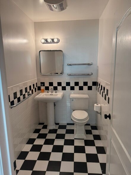 Downstairs Bathroom - 11405 McDonald St