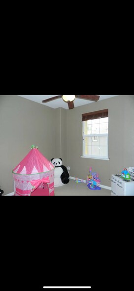 Building Photo - 1203 Ferry Cir