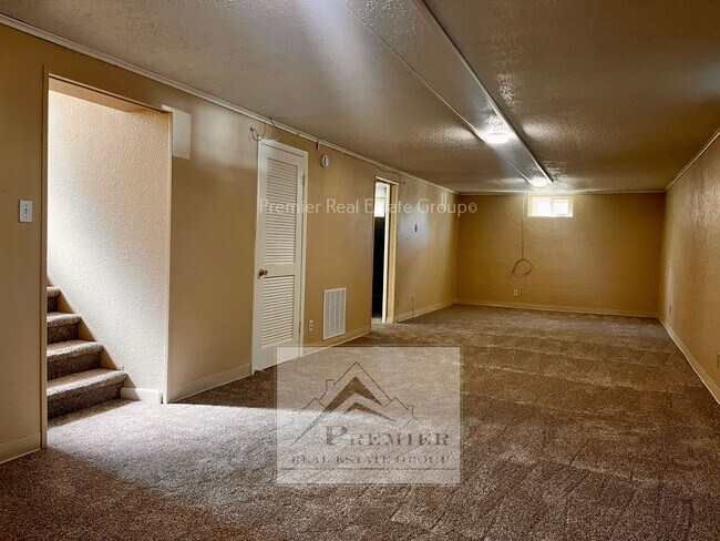 Building Photo - 521 Yellowstone Rd