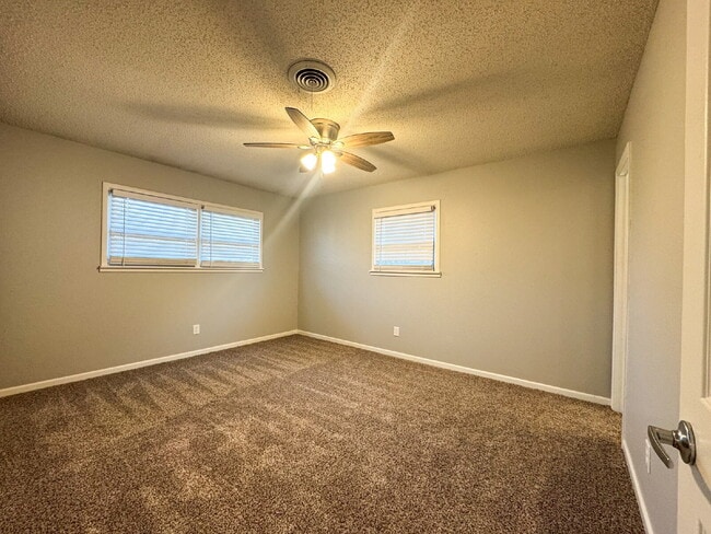 Building Photo - Newly-updated, 3-bedroom near LCU!