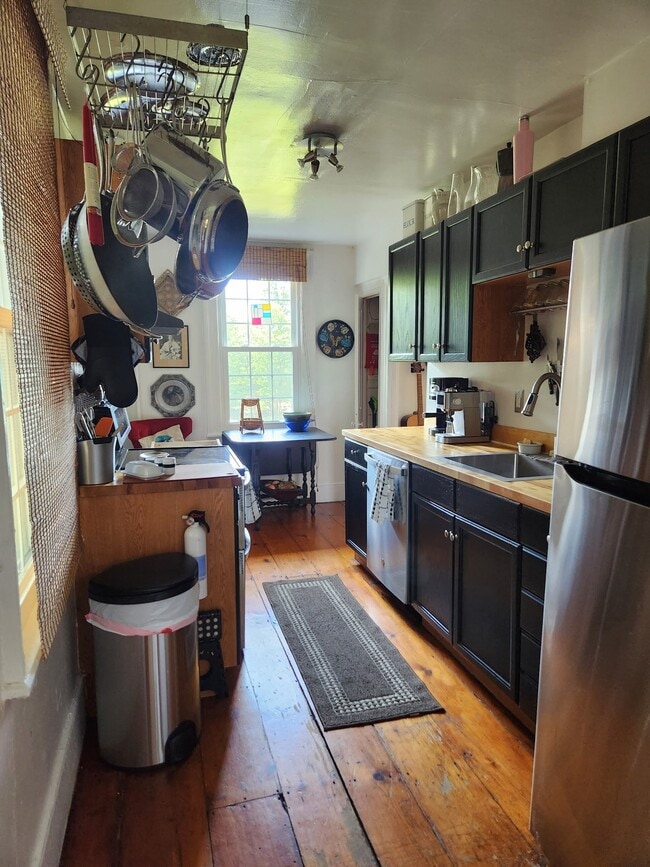 Building Photo - 25 Rombout Ave