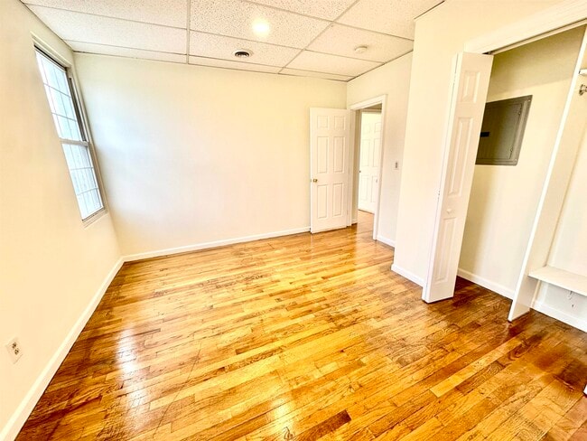 Building Photo - 325 Central Ave