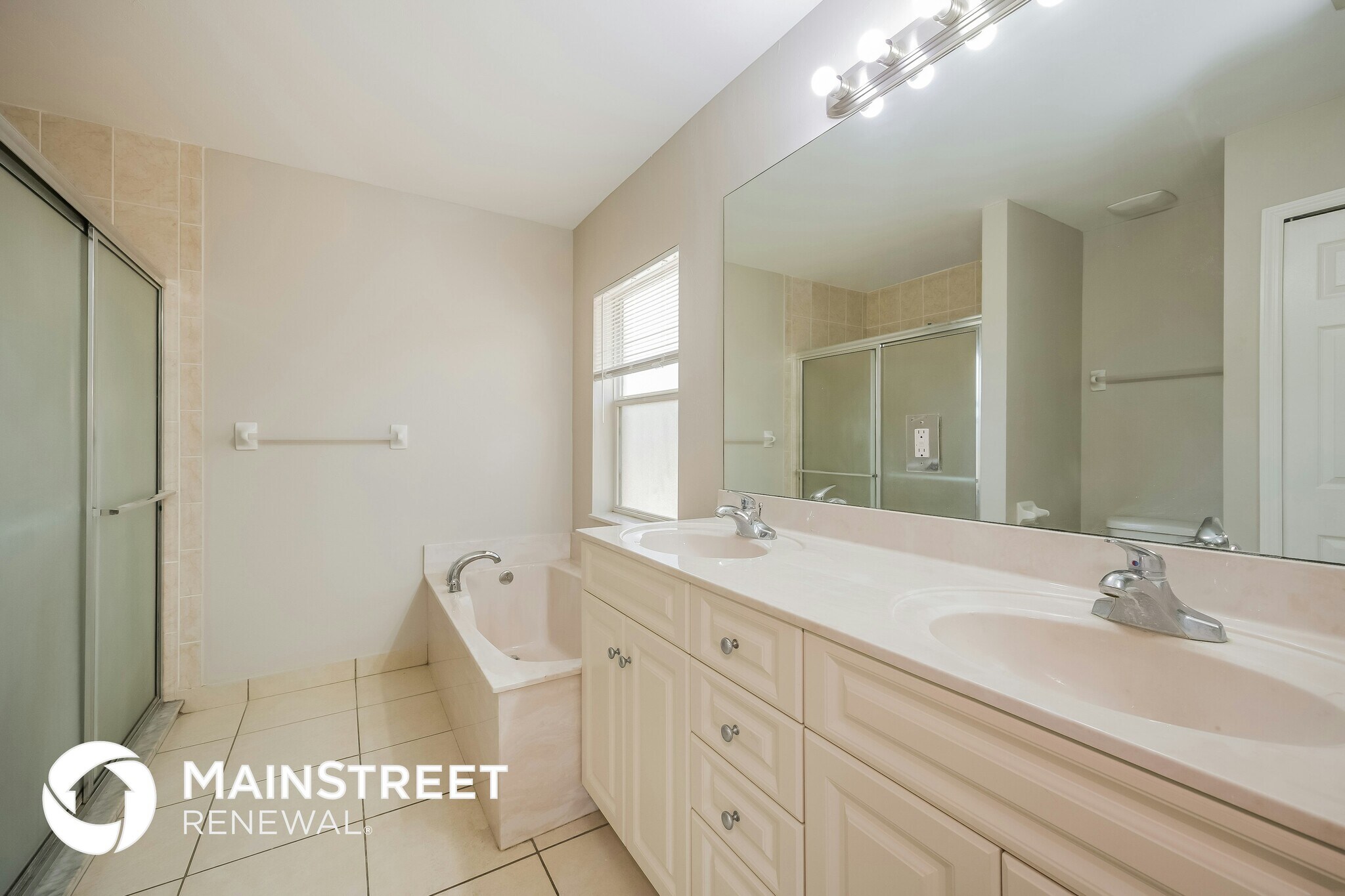 Building Photo - 448 Reading St