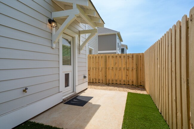 Building Photo - Private Backyard in Beautiful Community