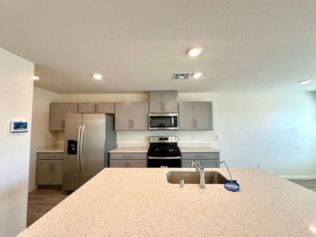 Building Photo - 5746 Sunset Sedona St
