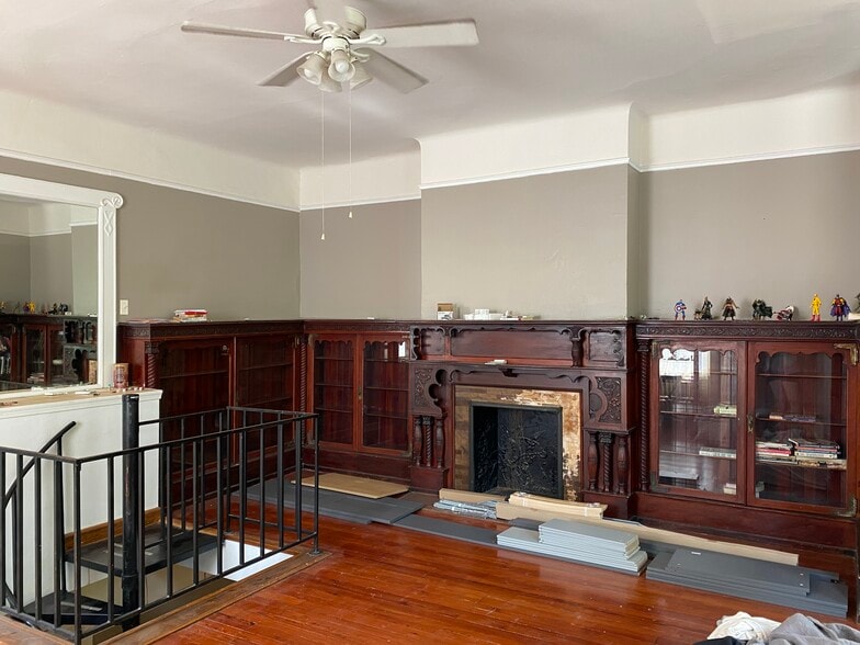 Building Photo - 4521 Chester Ave