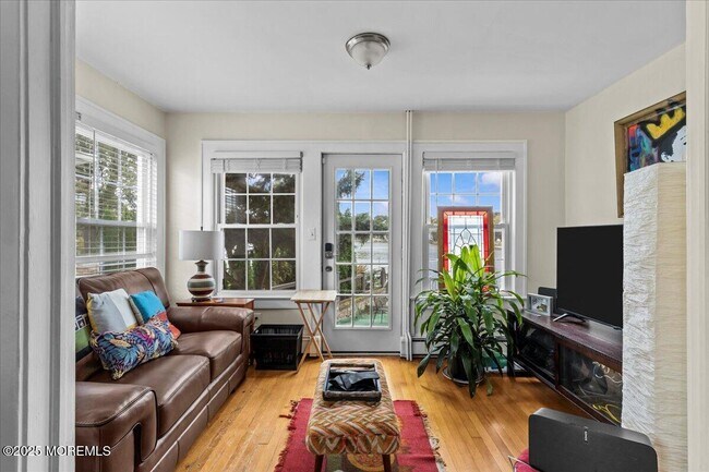 Building Photo - 1503 Comstock St