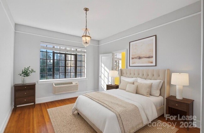 Building Photo - 301 W 10th St