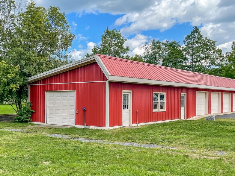 Garage unit may be available for additional rent - 208 W Broadway St