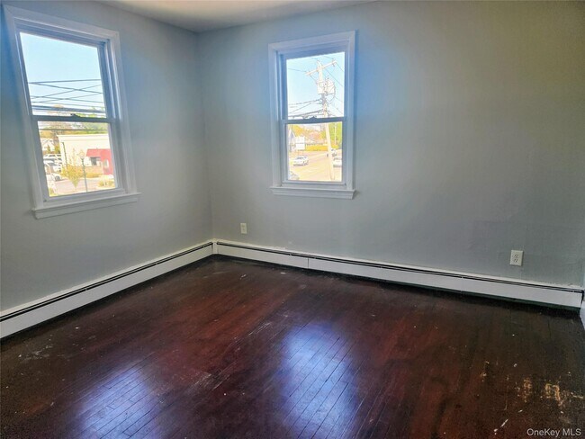 Building Photo - 776 Montauk Hwy