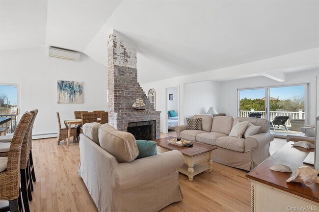 Building Photo - 898 Dune Rd