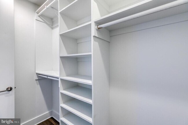 Building Photo - Northern Liberties Townhome with Parking