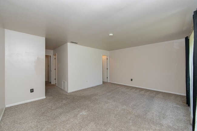 Building Photo - 118 Allens Ln