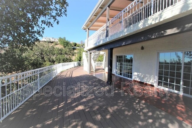 Building Photo - 3694 Berwick Dr