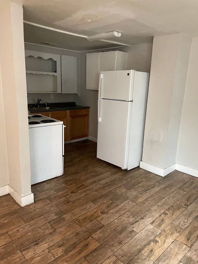 Building Photo - Centrally located one bedroom