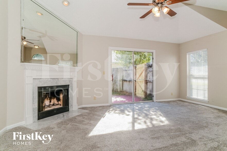 Building Photo - 1915 Ashmore Green Dr