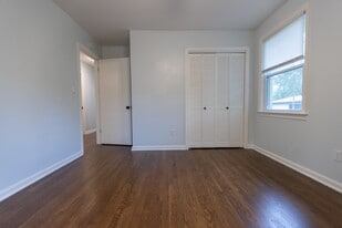 Building Photo - 10 Lexington Dr