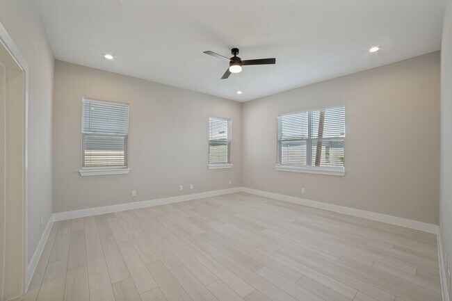 Building Photo - 1618 W Lawndale Dr