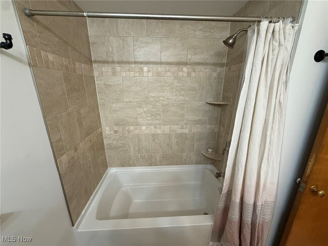 Building Photo - 230 E 21st St