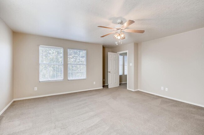 Building Photo - Close to Randolph AFB!