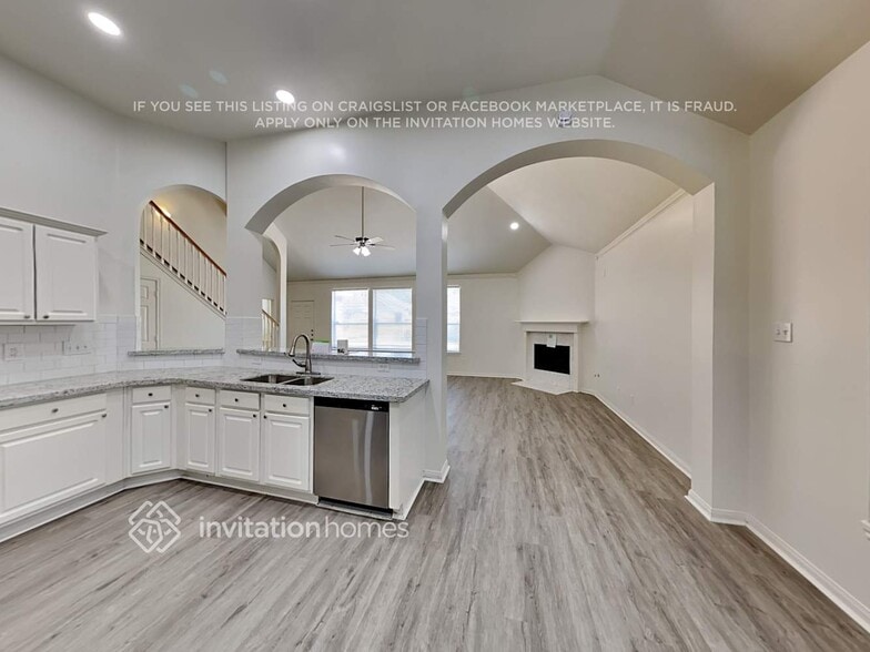 Building Photo - 907 Portsmouth Dr