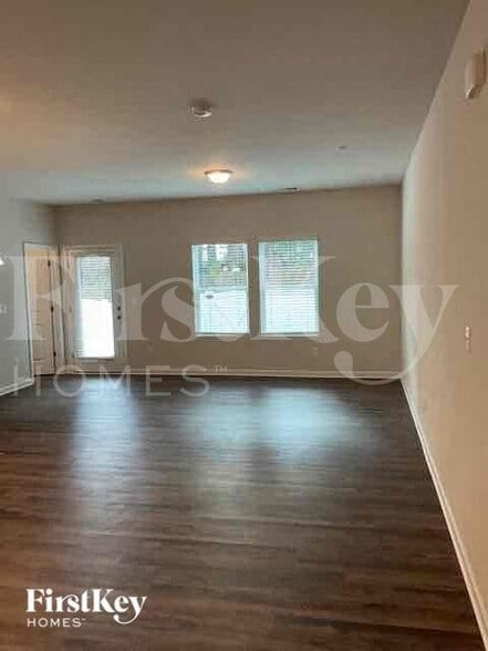 Building Photo - 2076 Cypress Village Dr NW