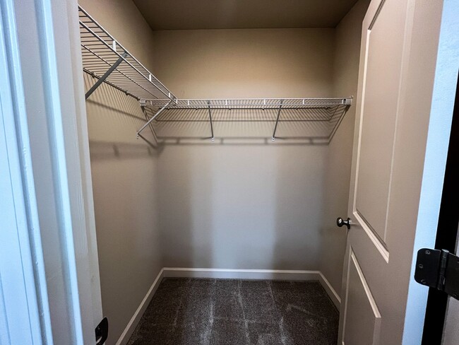 Building Photo - Cozy 3 bedroom, 2 1/2 bathroom townhome in...