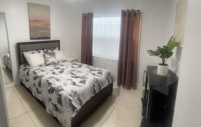 Building Photo - 299 SW 7th St