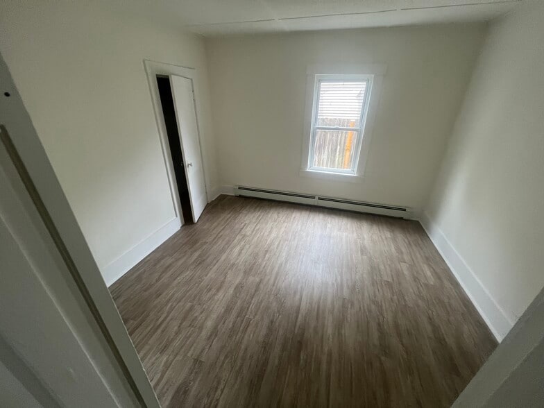 Building Photo - 75 1/2 Kinsley St