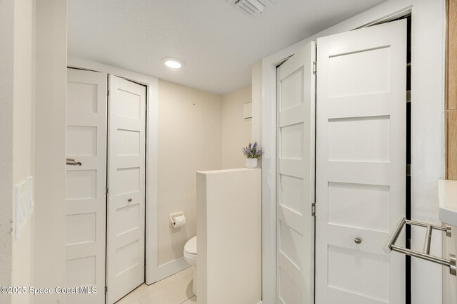 Building Photo - 3220 River Villa Way