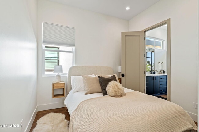 Building Photo - 6916 E 2nd St