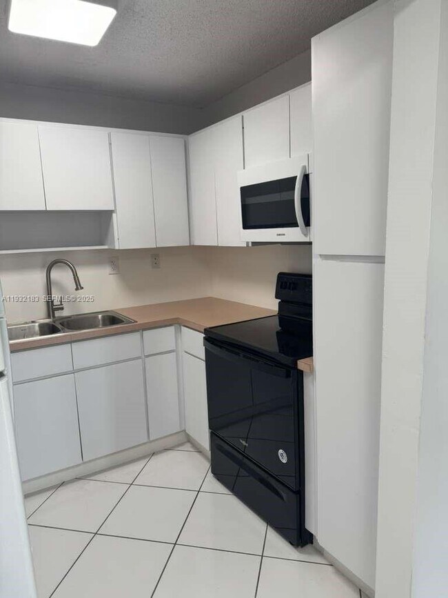 Building Photo - 9520 SW 8th St