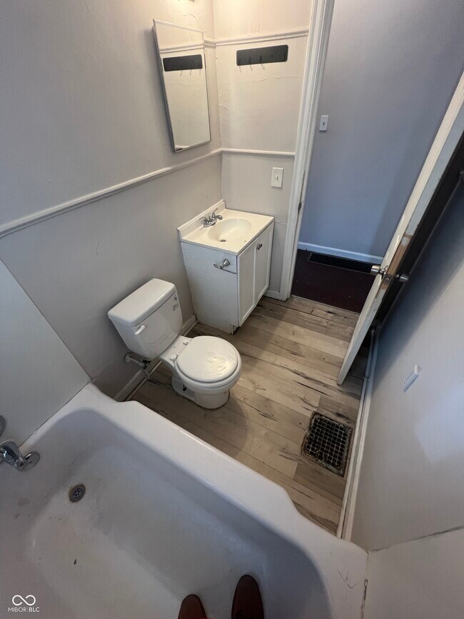 Building Photo - 3915 Hillside Ave