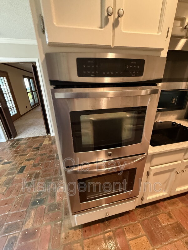 Building Photo - 6605 Chimney Top Dr S