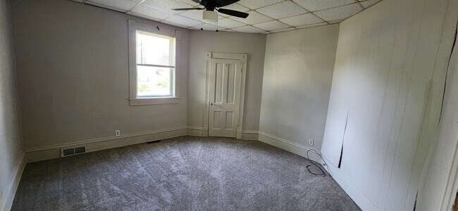 Building Photo - 814 13th Ave S