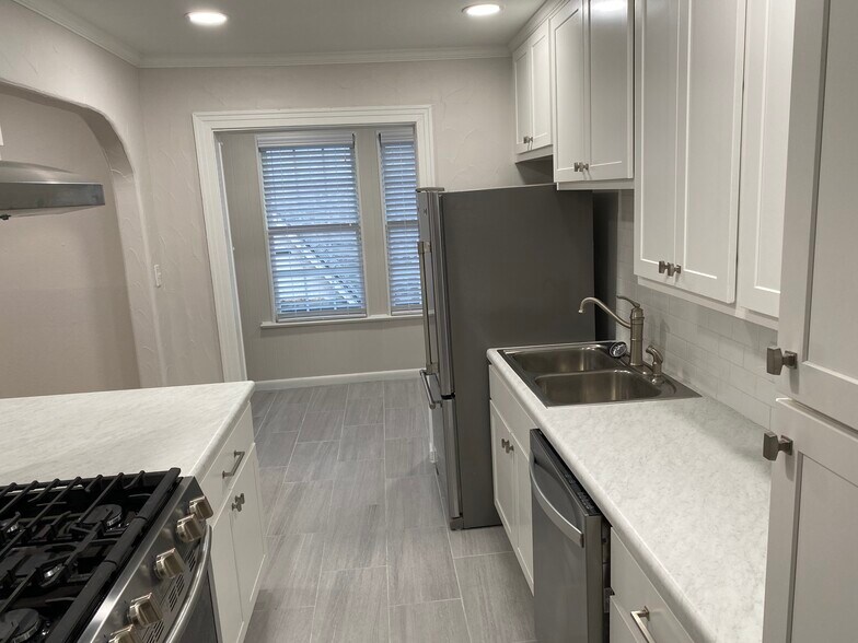 Building Photo - 6348 Llano Ave