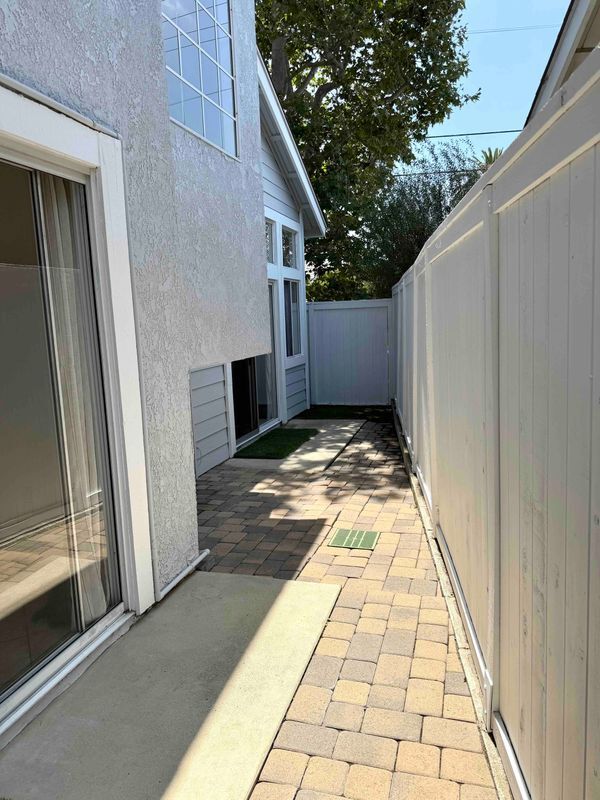Building Photo - 2057 Tustin Ave