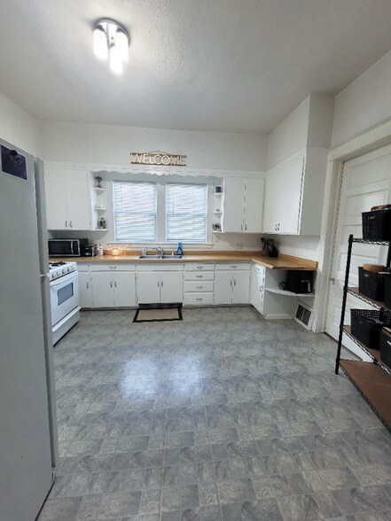Building Photo - 600 Raub St