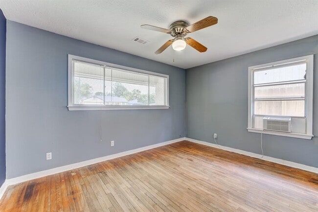 Building Photo - 8623 Norton Dr