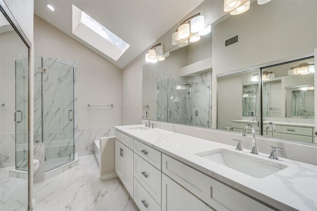 Building Photo - 14703 Le Grande Dr