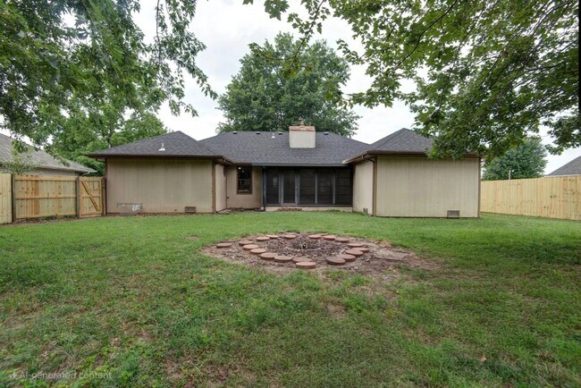 Building Photo - 4 bedrooms / 2 bathrooms / Privacy Fence /...