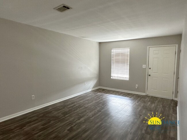 Building Photo - Great 2 Bedroom Unit in Gulf Breeze!