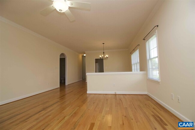 Building Photo - 121 Bryant Dr