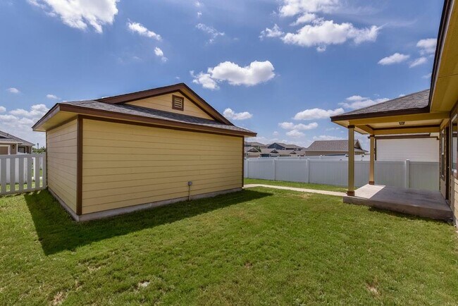 Building Photo - 18401 Friendship Hill Dr