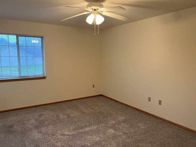 Building Photo - 1090 Heritage Ct